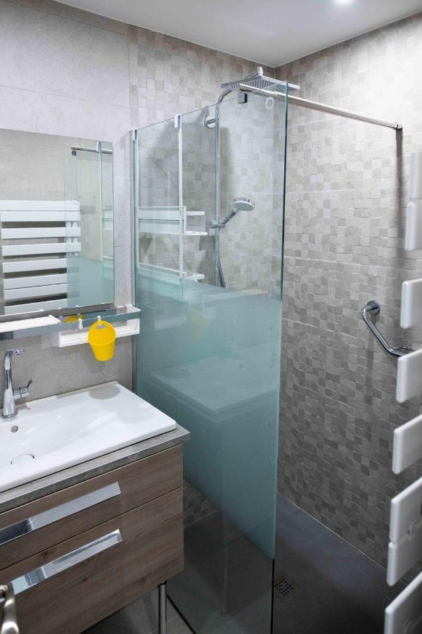 55 M²/ Chez Lorette/ 250M Lake/ Private Parking Annecy Luaran gambar